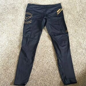 VIRUS performance leggings